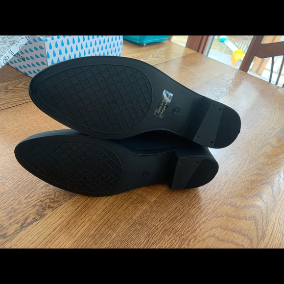 Women’s Chelsea Boot - Picture 4 of 7